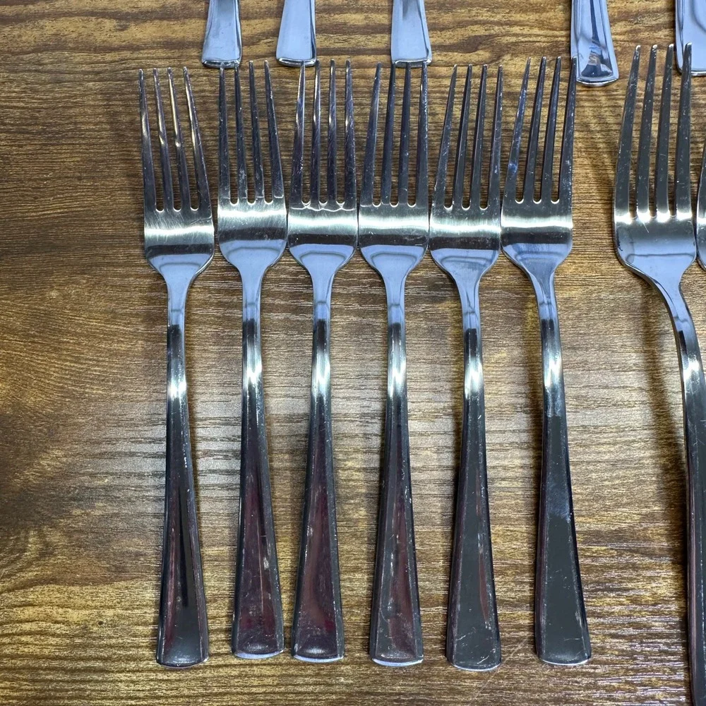 Oneida Stainless Flatware Set 26 Piece Tapered Handle Glossy Silver 89-223‎